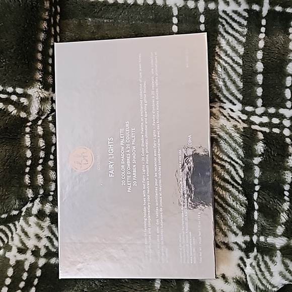 Brand new eyeshadow palette - Picture 2 of 3